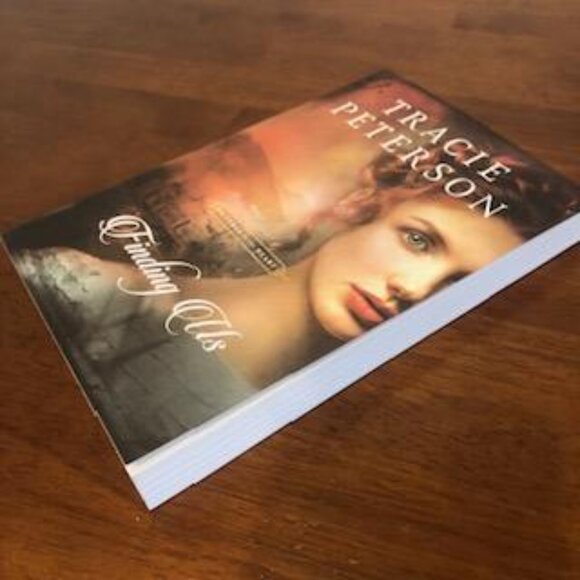 Finding Us (Pictures of the Heart 2) Pre-Owned Book - Picture 5 of 11